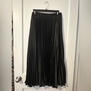 Abercrombie & Fitch Black Satin Pleated Midi Skirt - Medium Petite